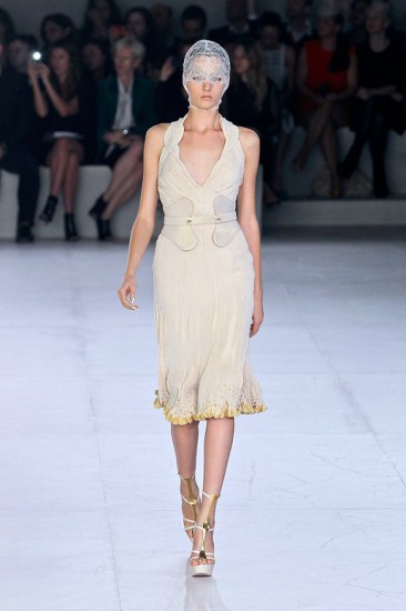 Alexander McQueen Spring 2012 Ready to wear  366x550 Spring 2012 Ready To Wear: Alexander McQueen Women Collection