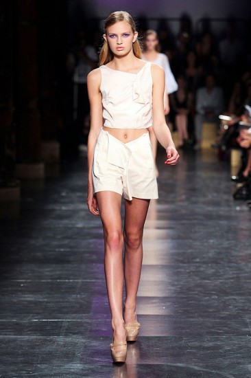 Cacharel Spring 2012 Ready To Wear Runway 1 366x550 Spring 2012 Ready To Wear: Cacharel Women Collection
