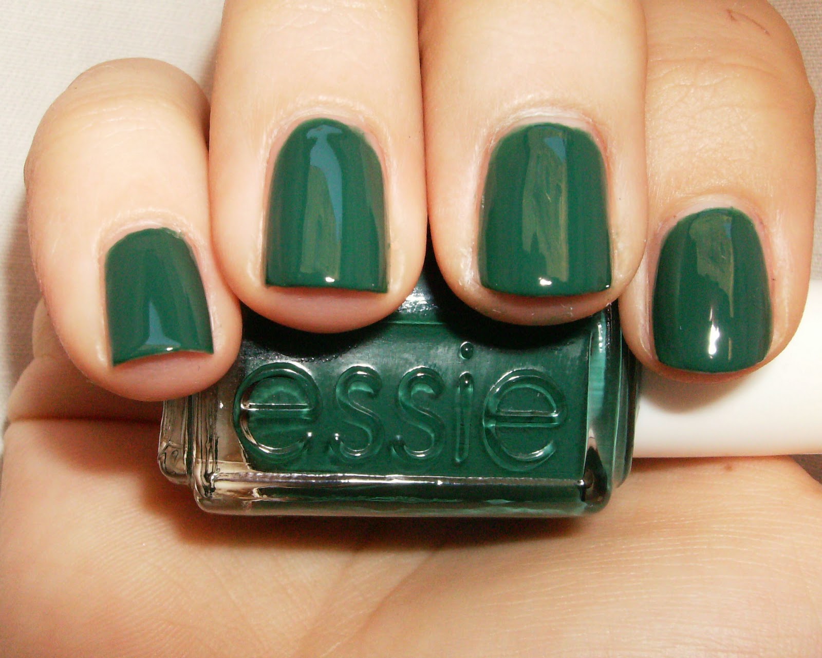 essie green nail color going incognito