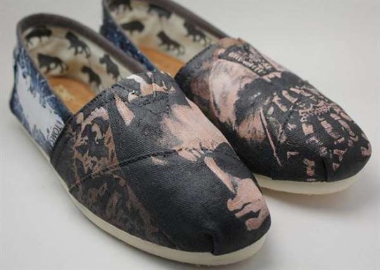 dark-knight-rises-toms-shoes