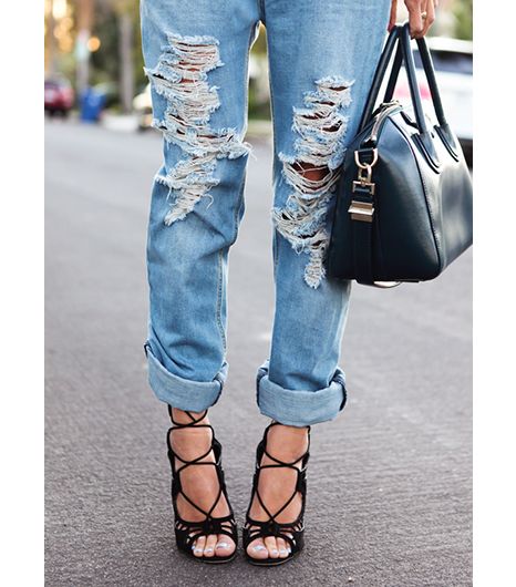 Black lace up shoes with boyfriend jeans
