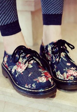 Floral lace up shoes