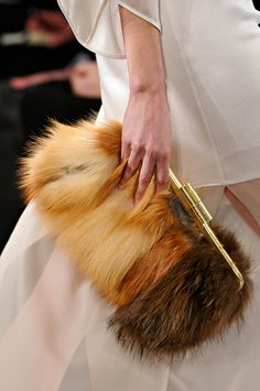 estilo-tendances-brown-fur-bag