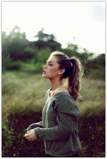 messy ponytail