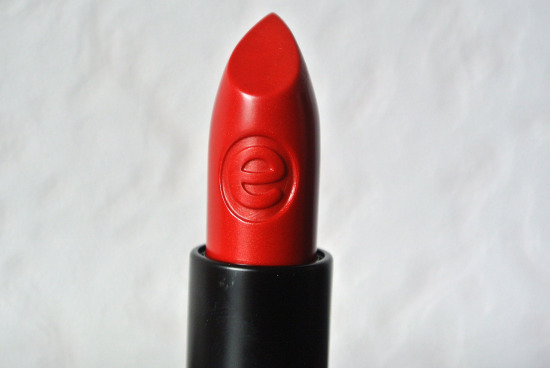 ESSENCE "Make to wear"