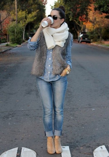 Maybe you think this outfit is so "Fall", but I would say that it's perfect for a day of chilli spring. Coffee anyone? Found on http://kittiesandcouture.com/