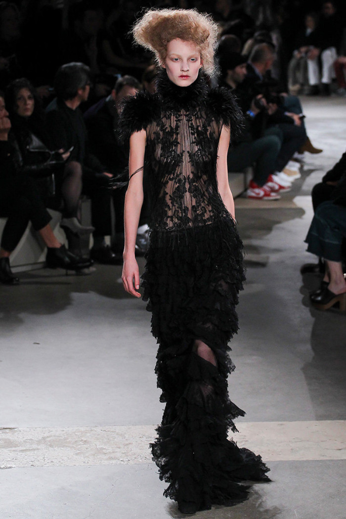 Autumn/Winter 2015 Ready-To-Wear: Alexander McQueen Women's Collection