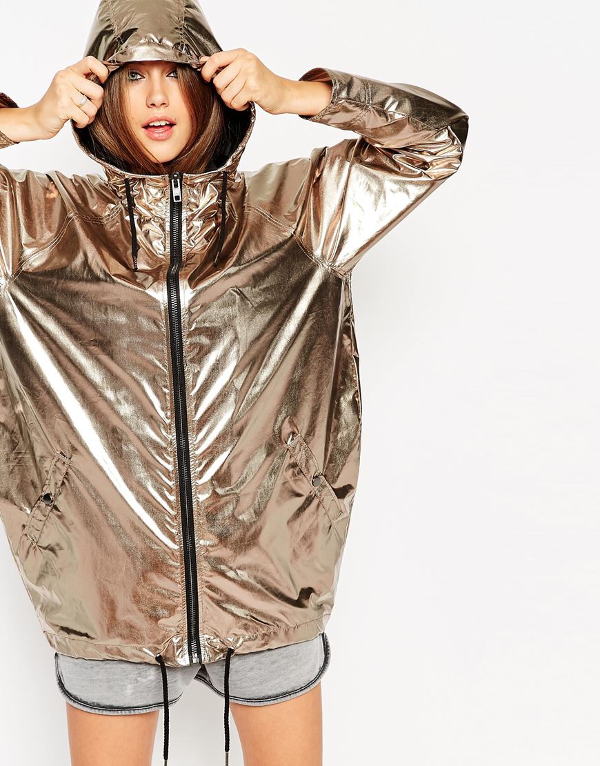 3 Types Of Raincoats That Will Make You Look In The Rain