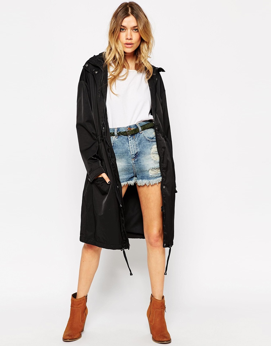 3 Types Of Raincoats That Will Make You Look In The Rain