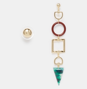 how to wear statement earrings
