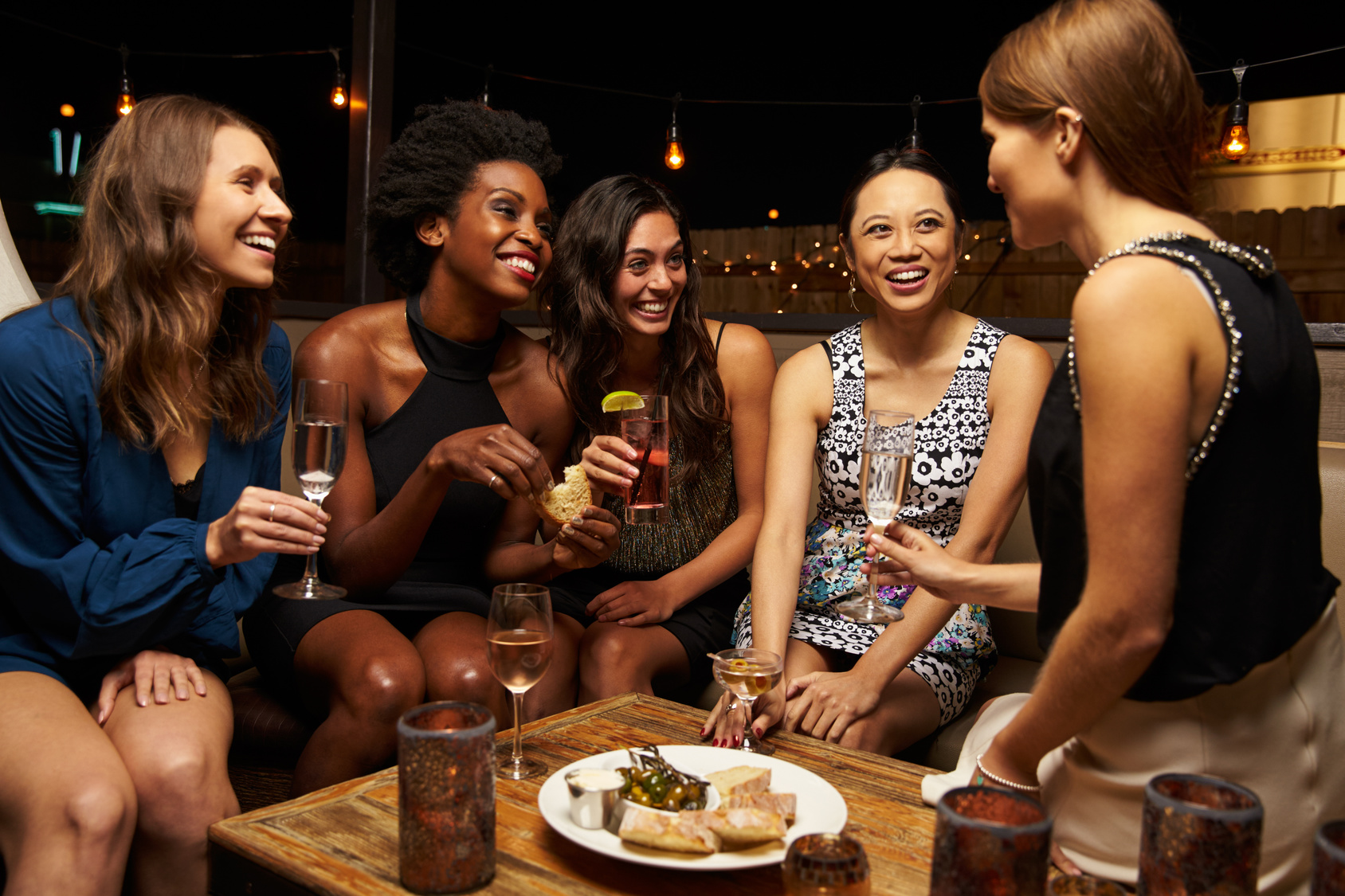 5 Activities For Your Next Girl s Night Out Estilo Tendances