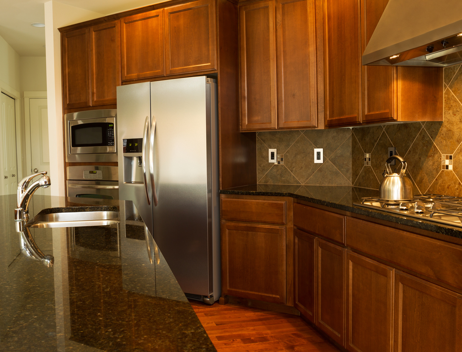 How To Choose Wood Stain Colors For Kitchen Cabinets Estilo
