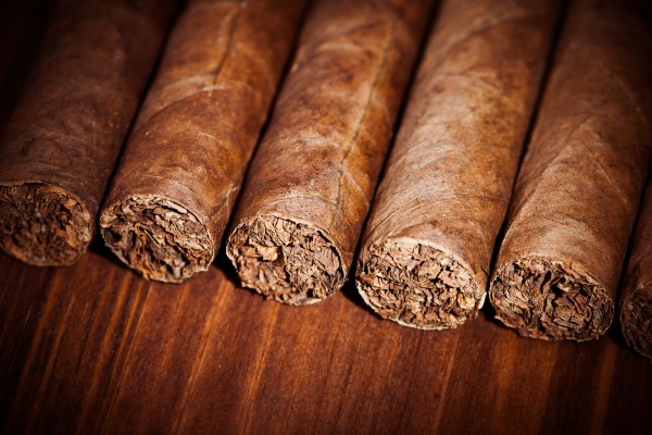 How To Choose The Best Cigars For Women | Estilo Tendances