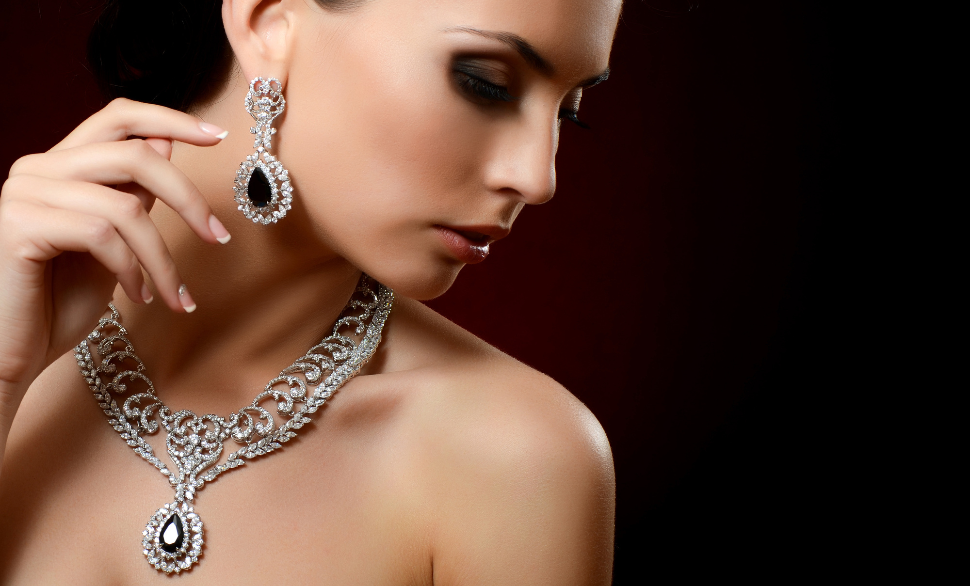 Can You Wear Gold Earrings With A Silver Necklace at Allen Hummell blog