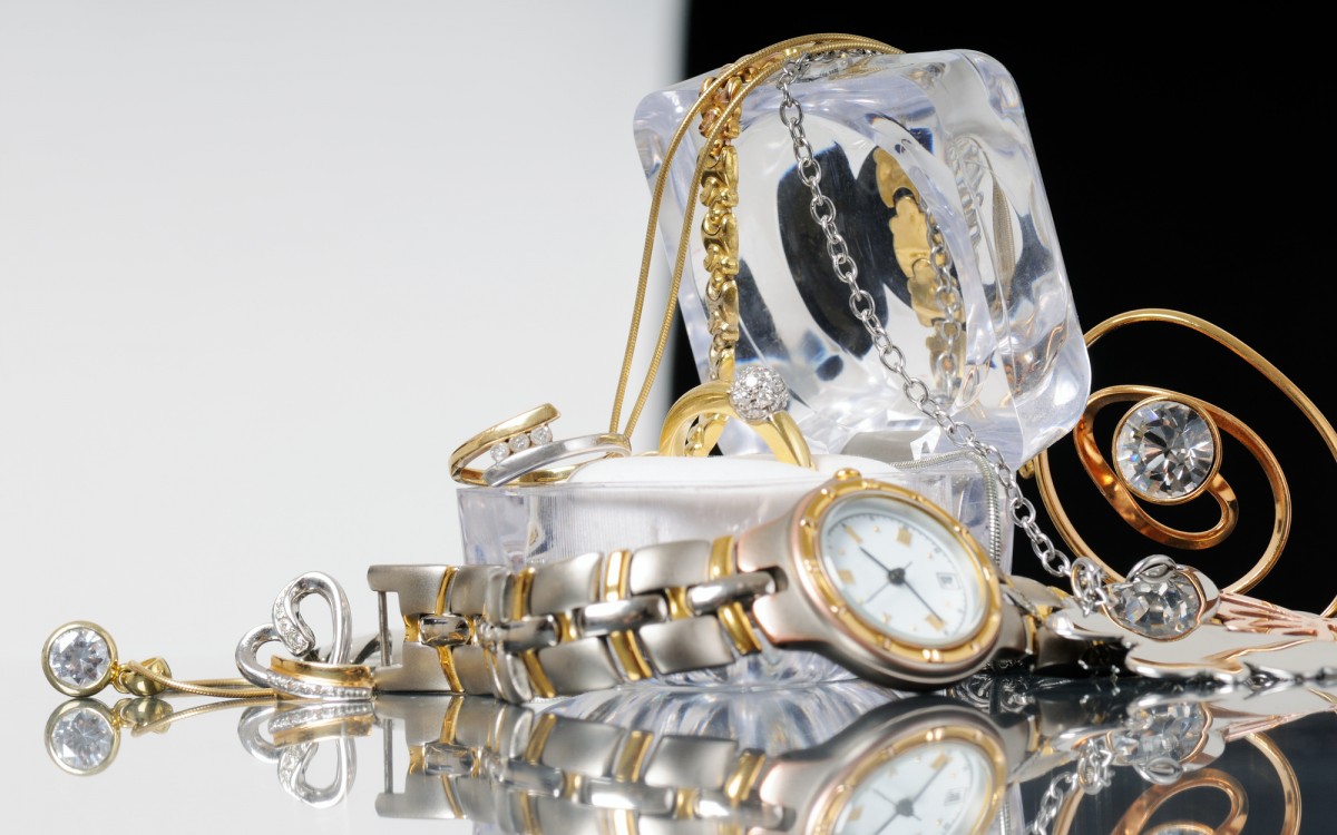 How to Choose the Best Online Jewelry Store Estilo Tendances