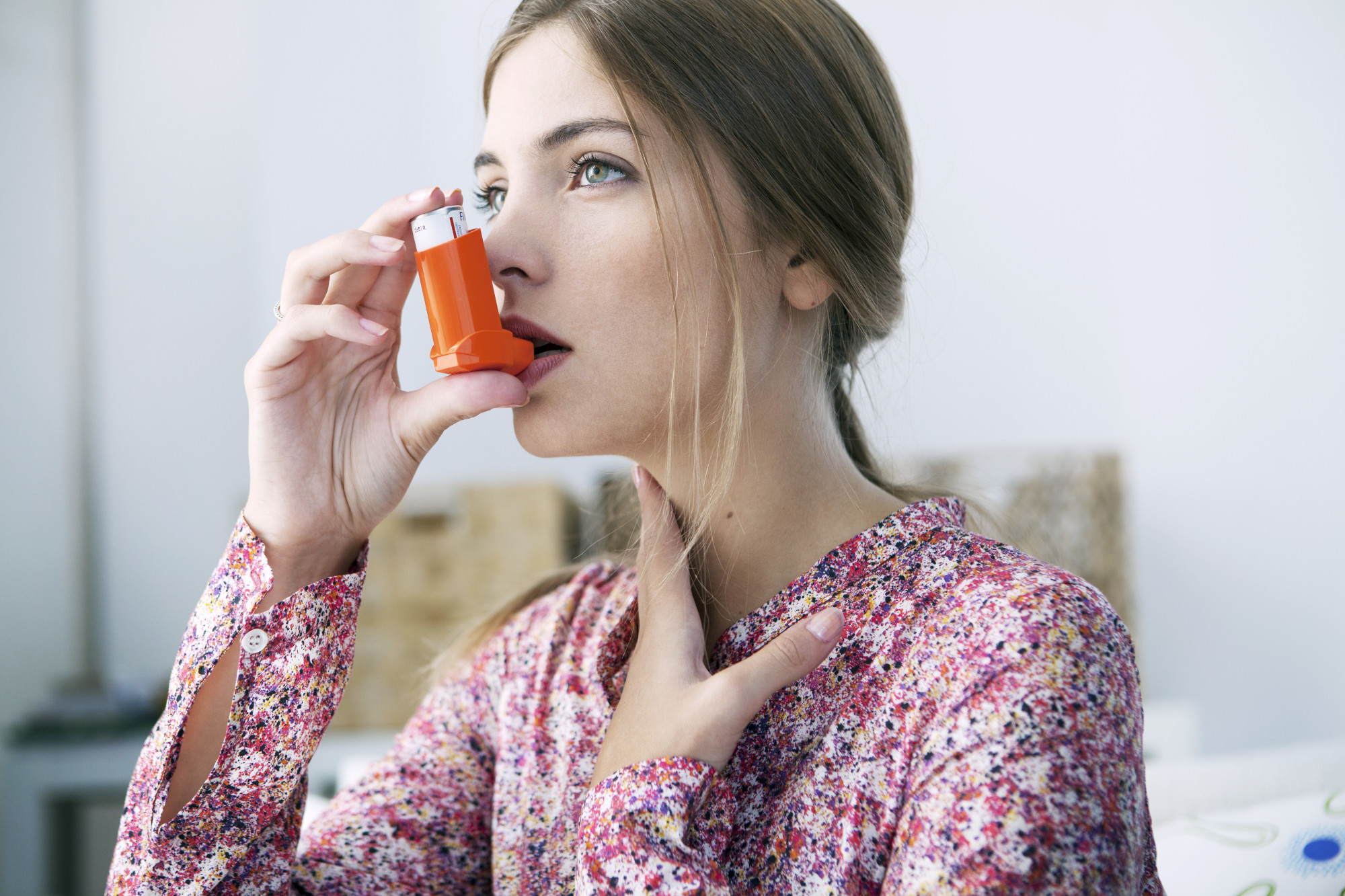 woman with asthma inhaler